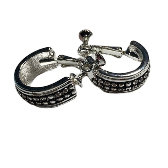 Napier Jewelry - Vintage Napier silver toned hoop clip on earrings